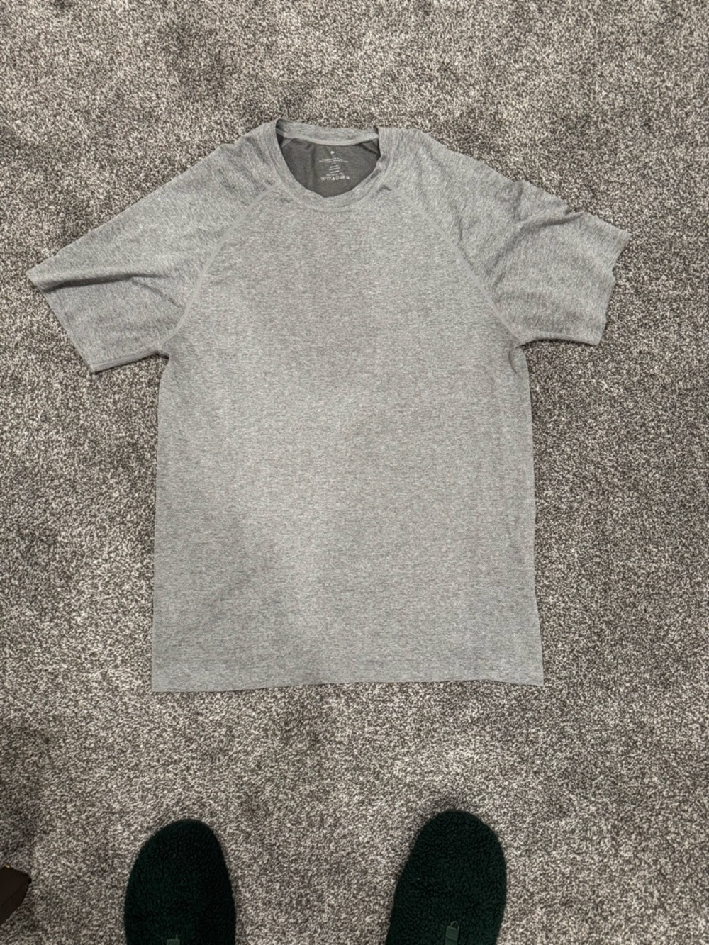 Fabletics Men's Light Gray Crew Neck Short Sleeve Tee